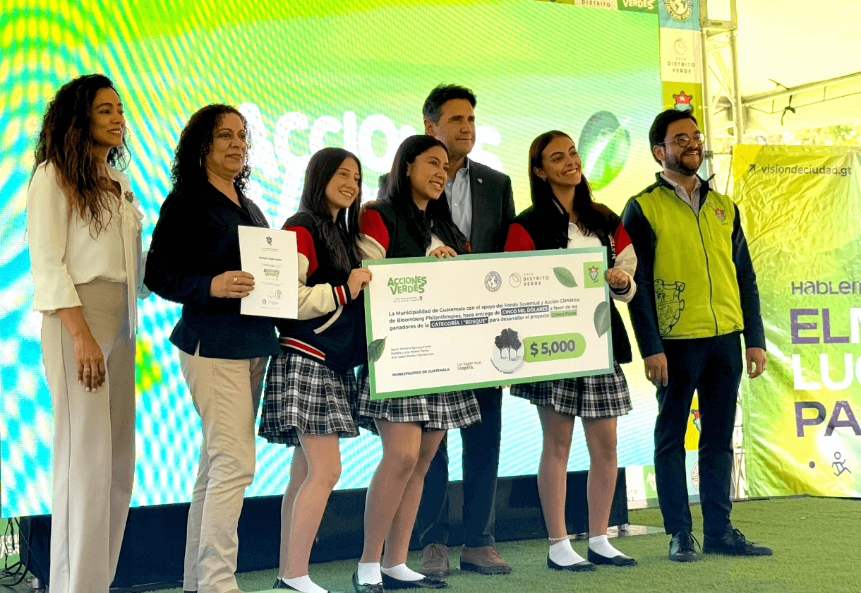 Estudiantes javerianas ganan fondo de $5,000 en concurso Acciones Verdes